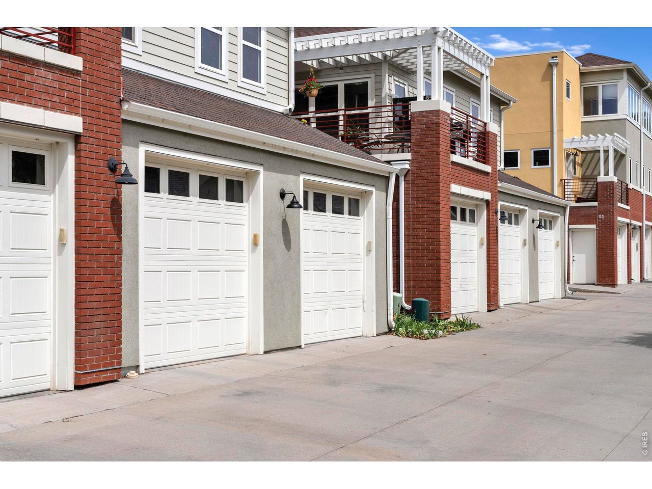1215 Cedar Ave 301