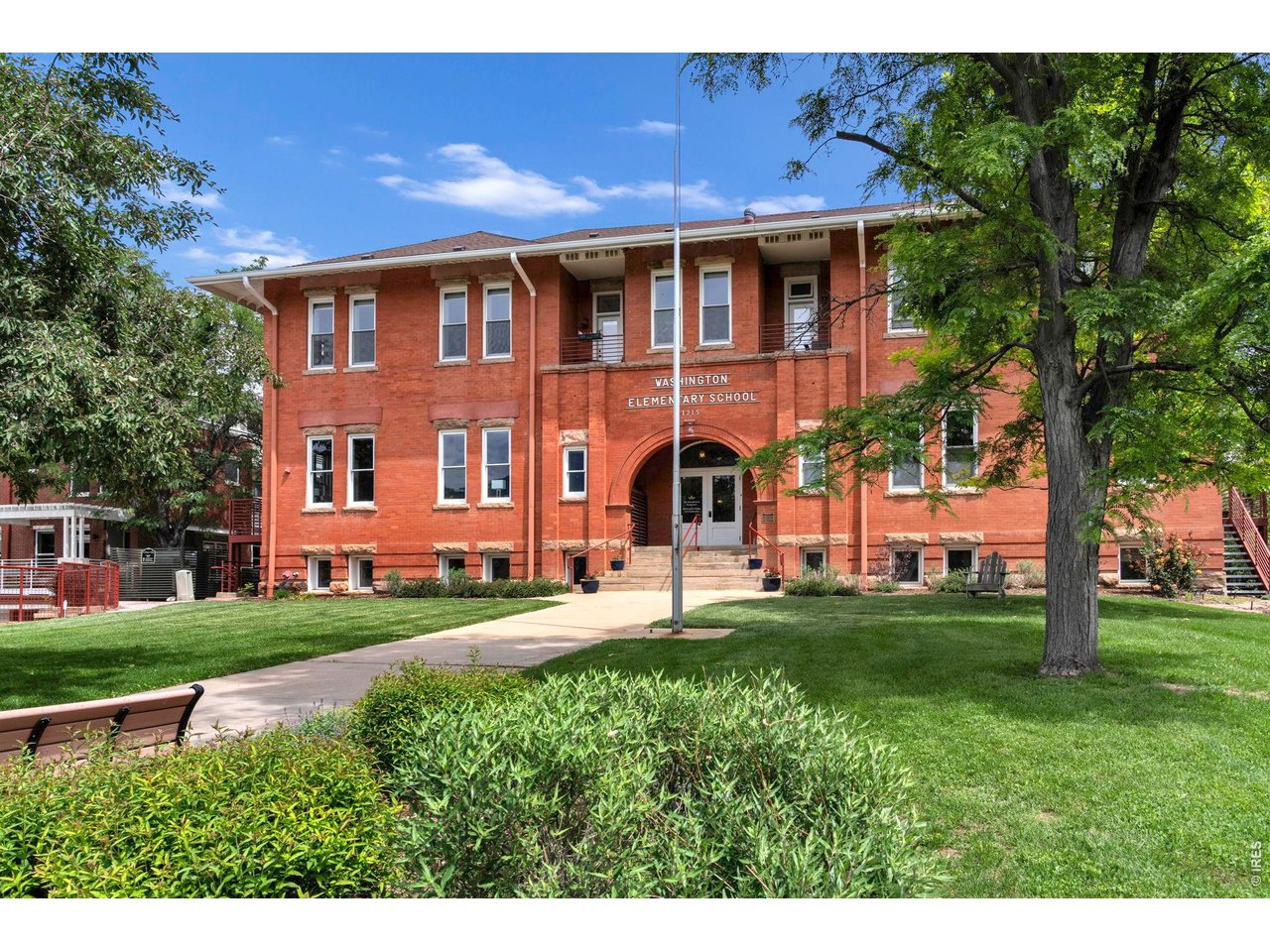 1215 Cedar Ave 301