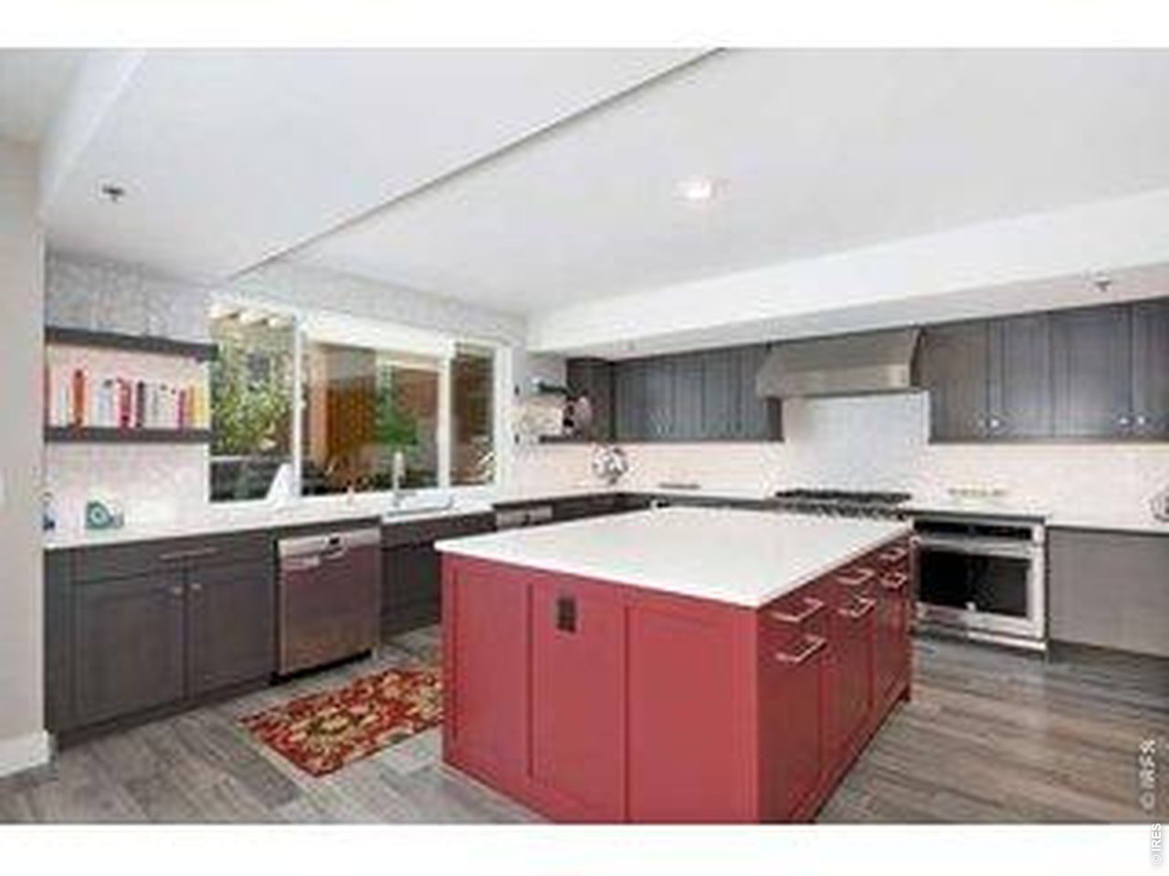 1215 Cedar Ave 301