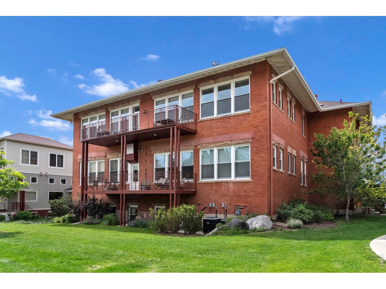 1215 Cedar Ave 301