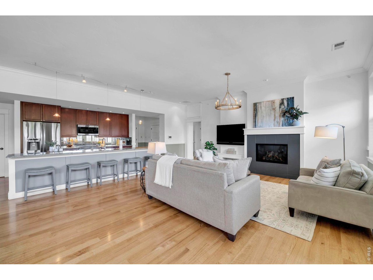 1215 Cedar Ave 301
