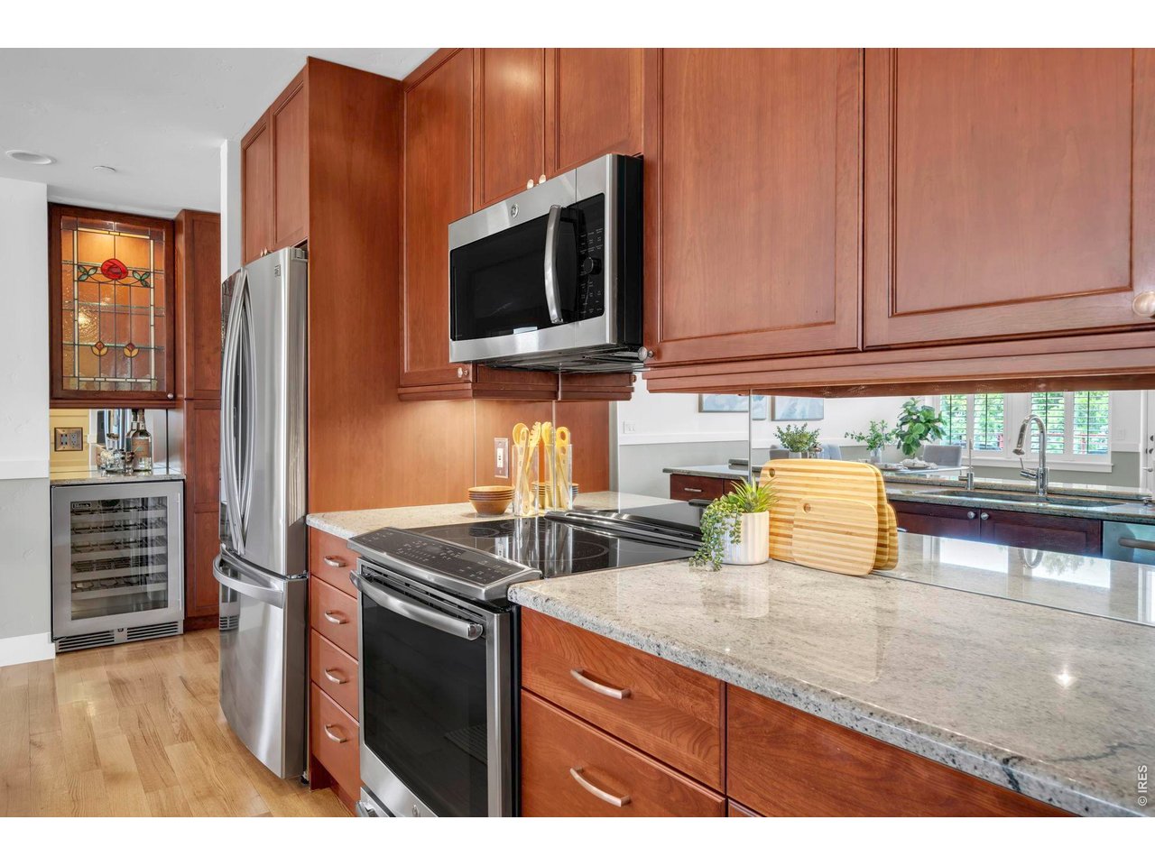 1215 Cedar Ave 301