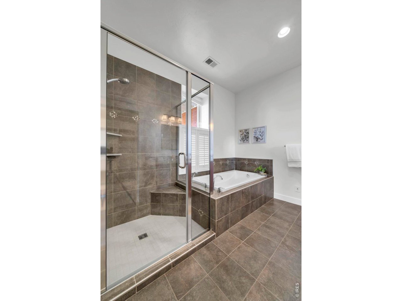 1215 Cedar Ave 301
