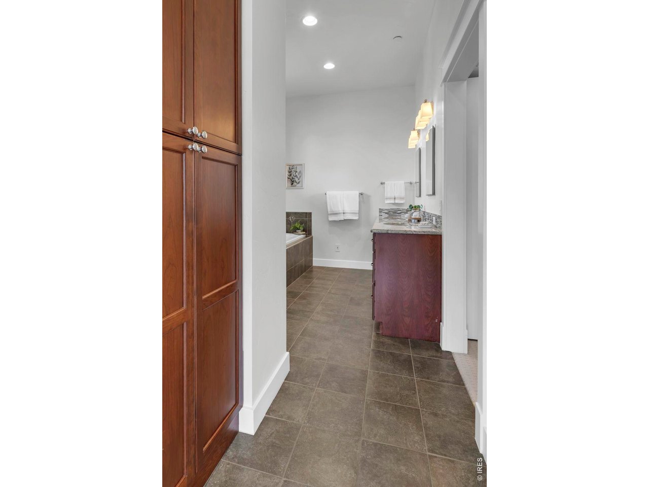 1215 Cedar Ave 301
