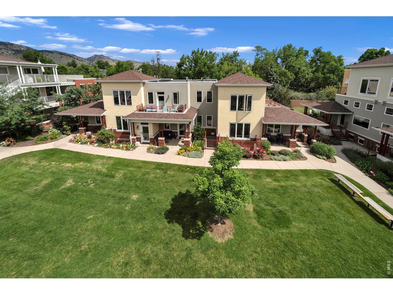 1215 Cedar Ave 301