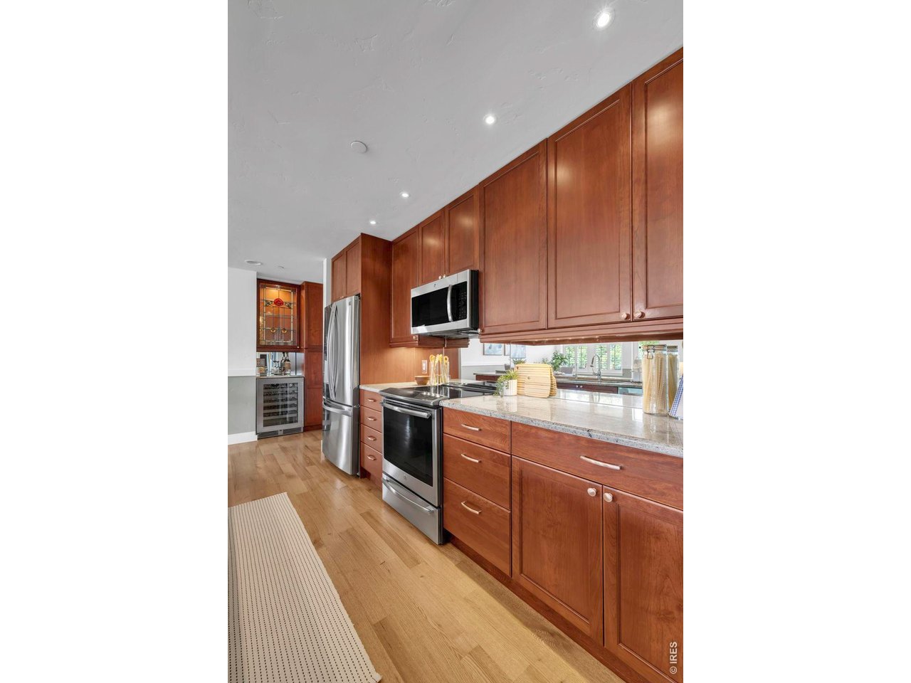 1215 Cedar Ave 301