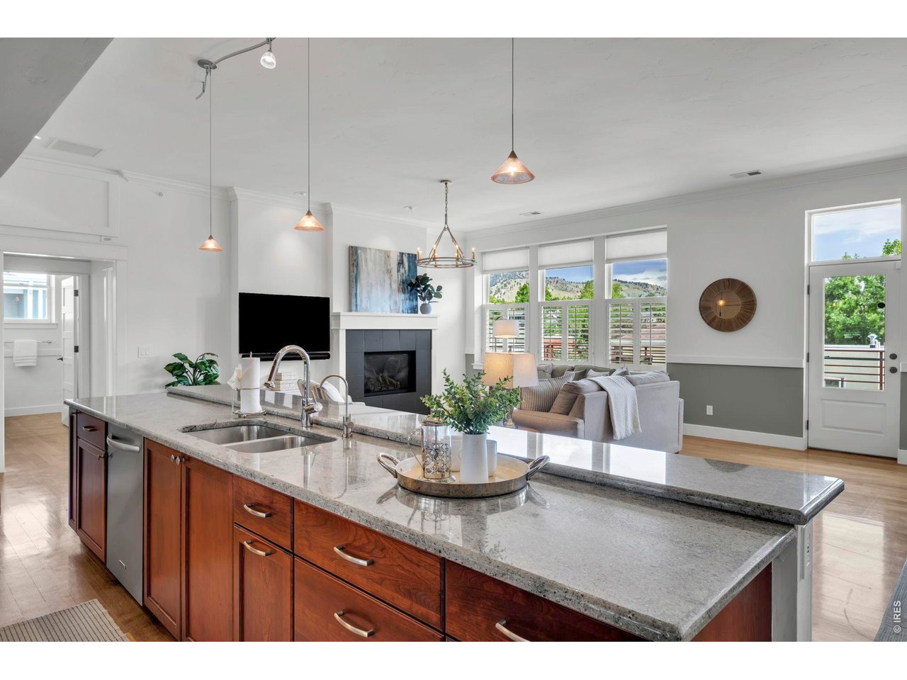1215 Cedar Ave 301