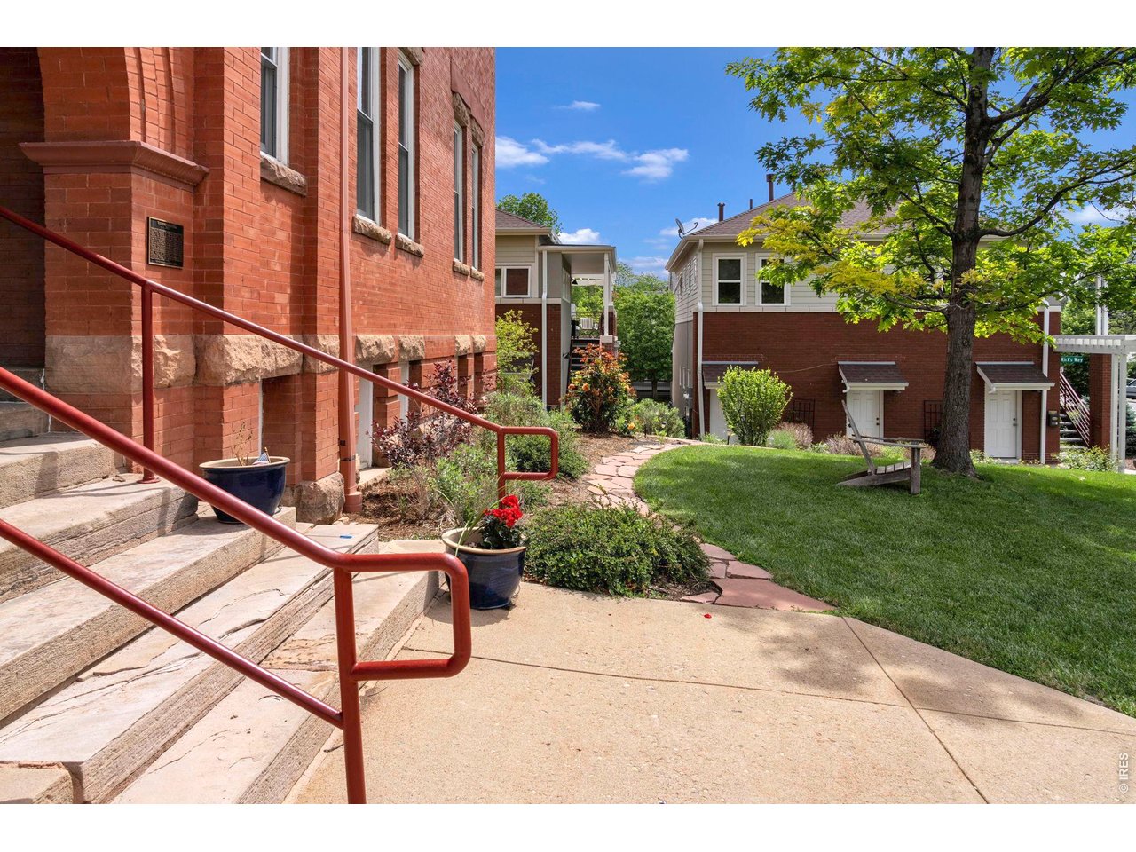 1215 Cedar Ave 301
