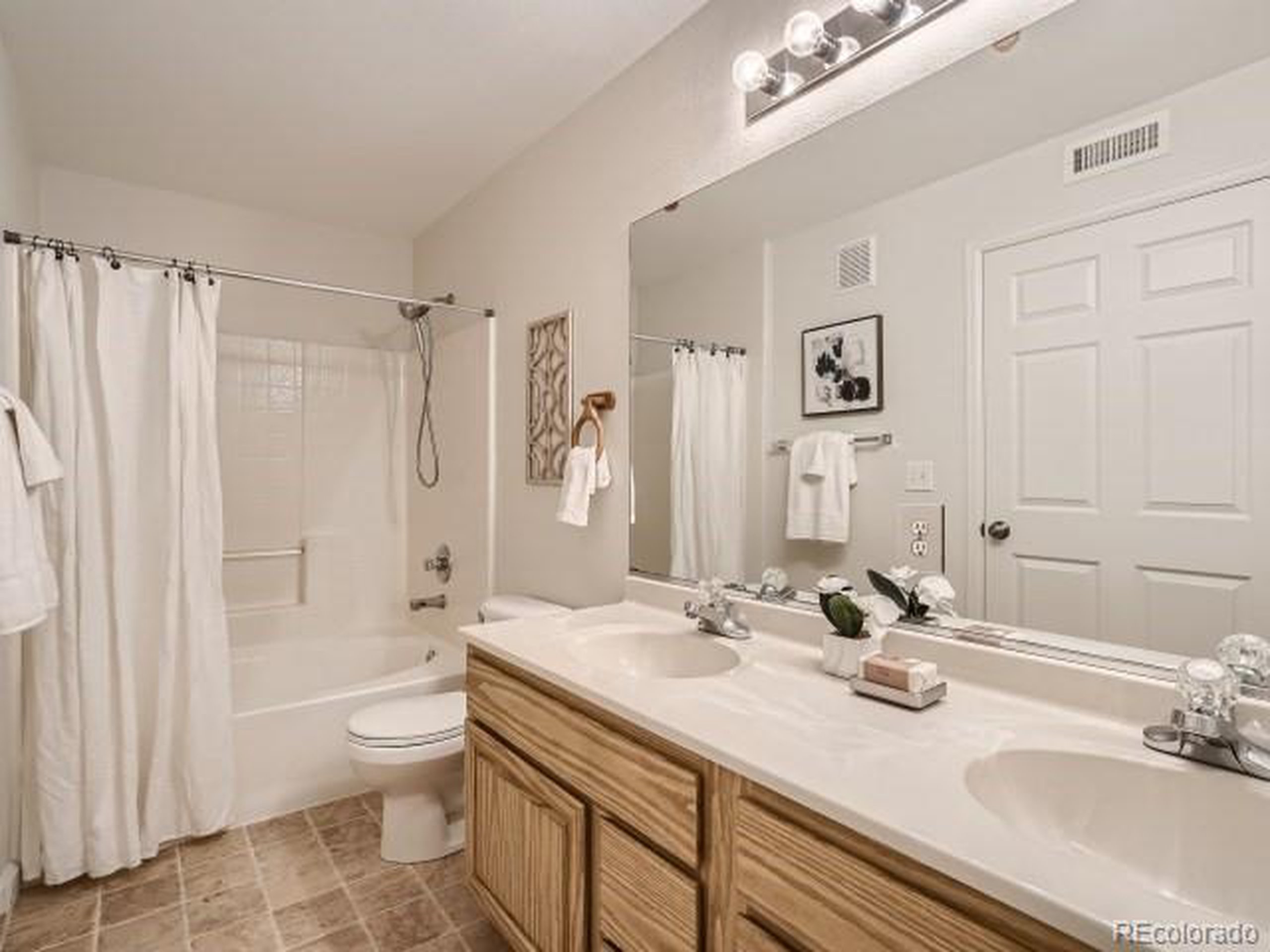 1130 Opal St Unit: 204