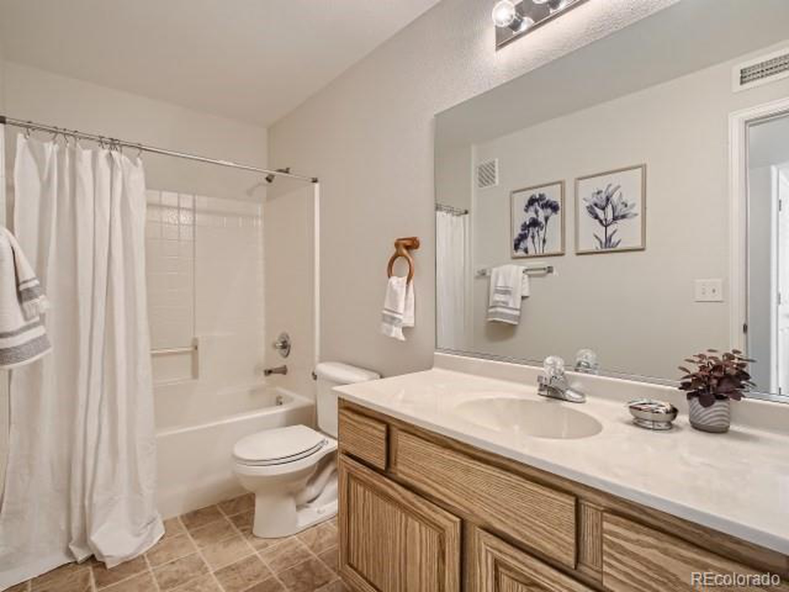 1130 Opal St Unit: 204