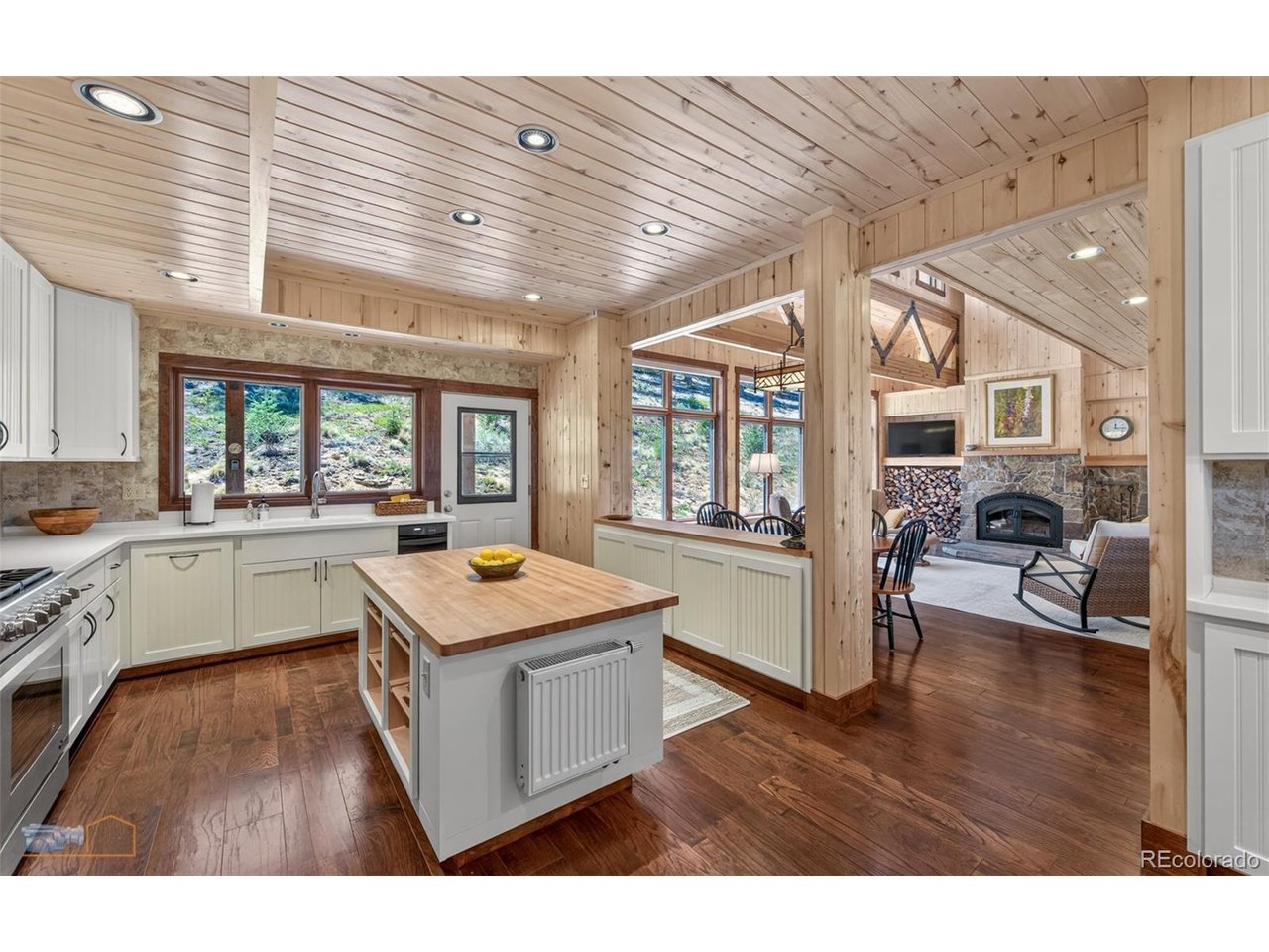942 Spruce Dr