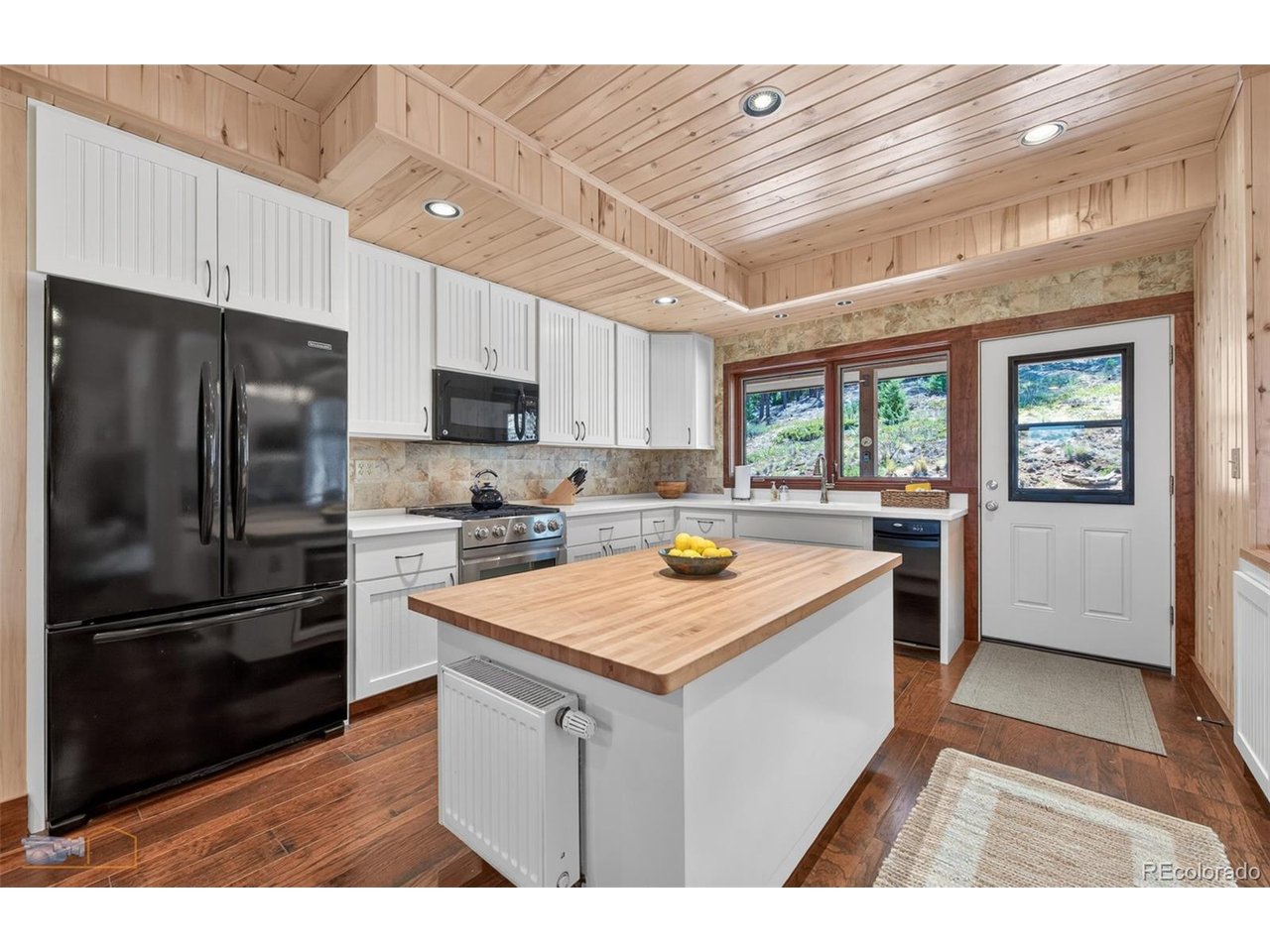 942 Spruce Dr