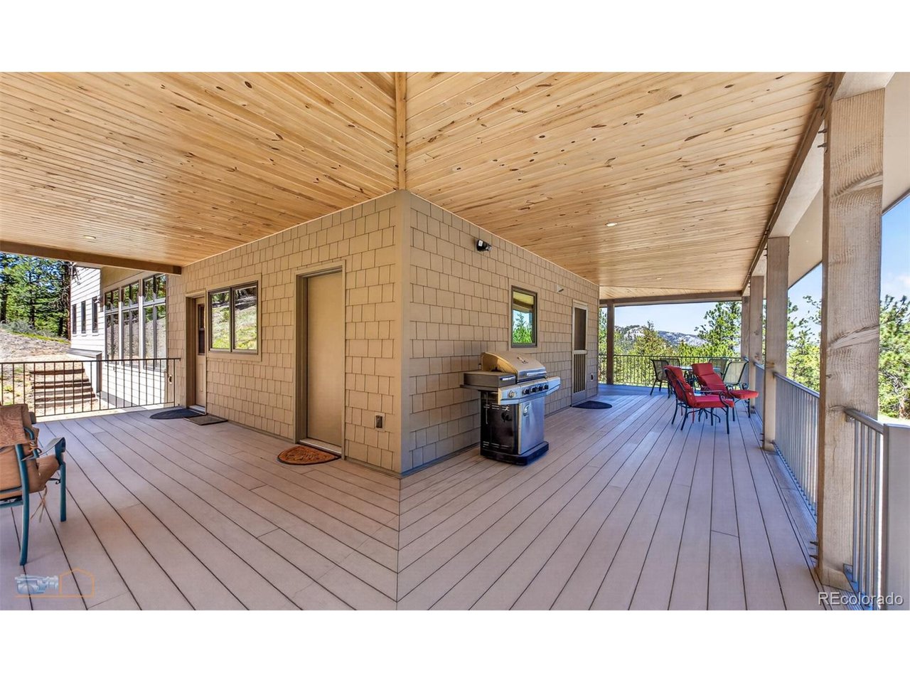 942 Spruce Dr