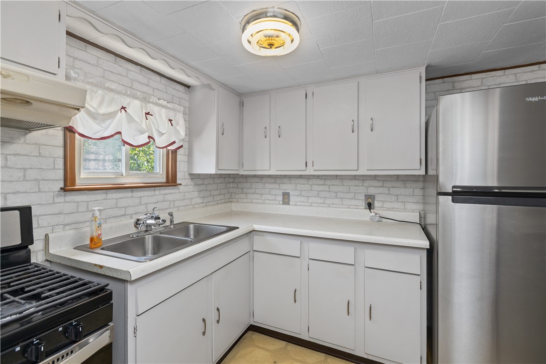 1075 Warrendale Bayne Road