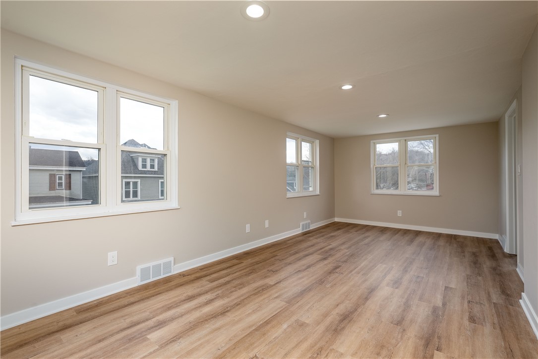 20 Fischer Ave