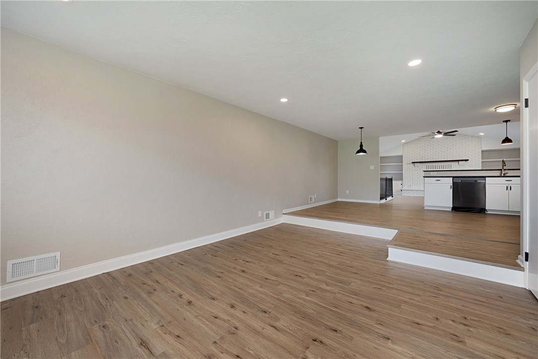 4917 Leona Dr