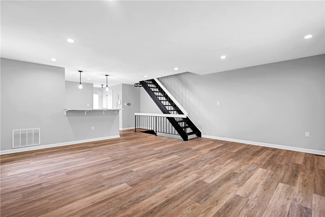 613 Newton Sq