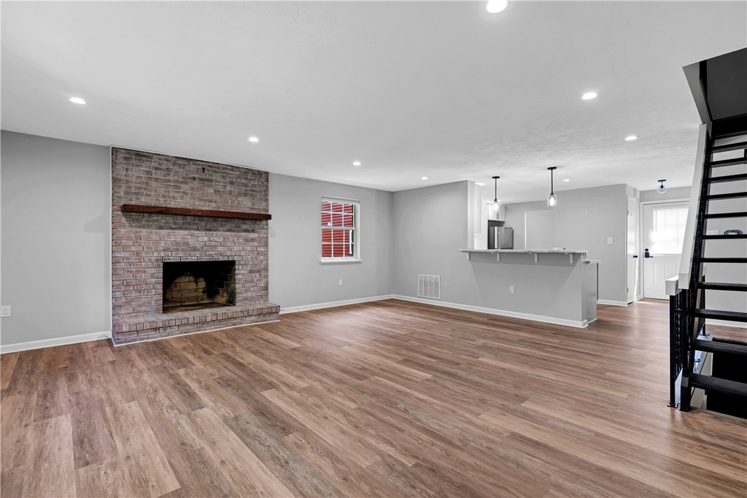 613 Newton Sq