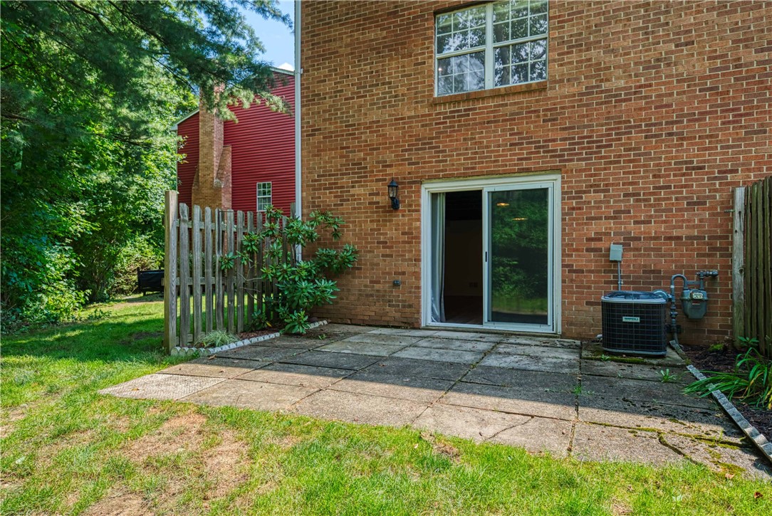 613 Newton Sq