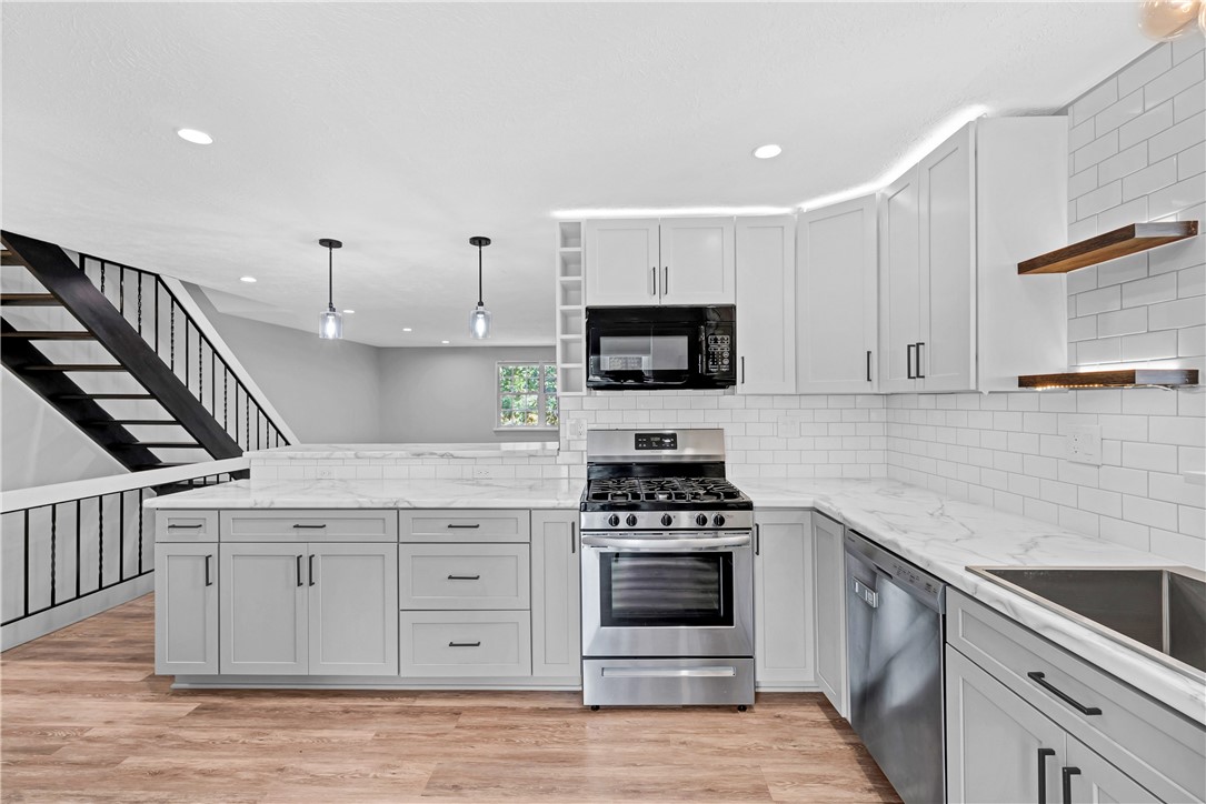 613 Newton Sq