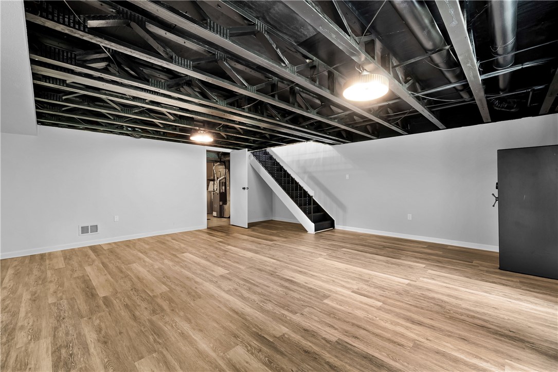 613 Newton Sq