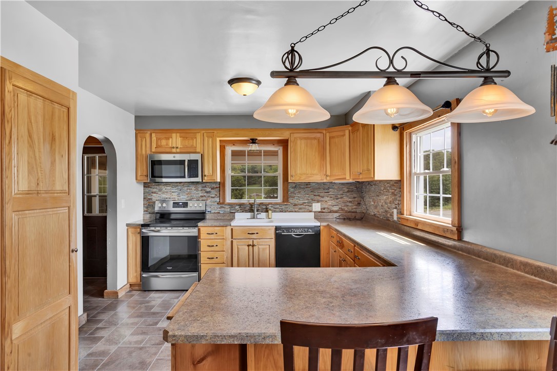 1405 Perry Hwy