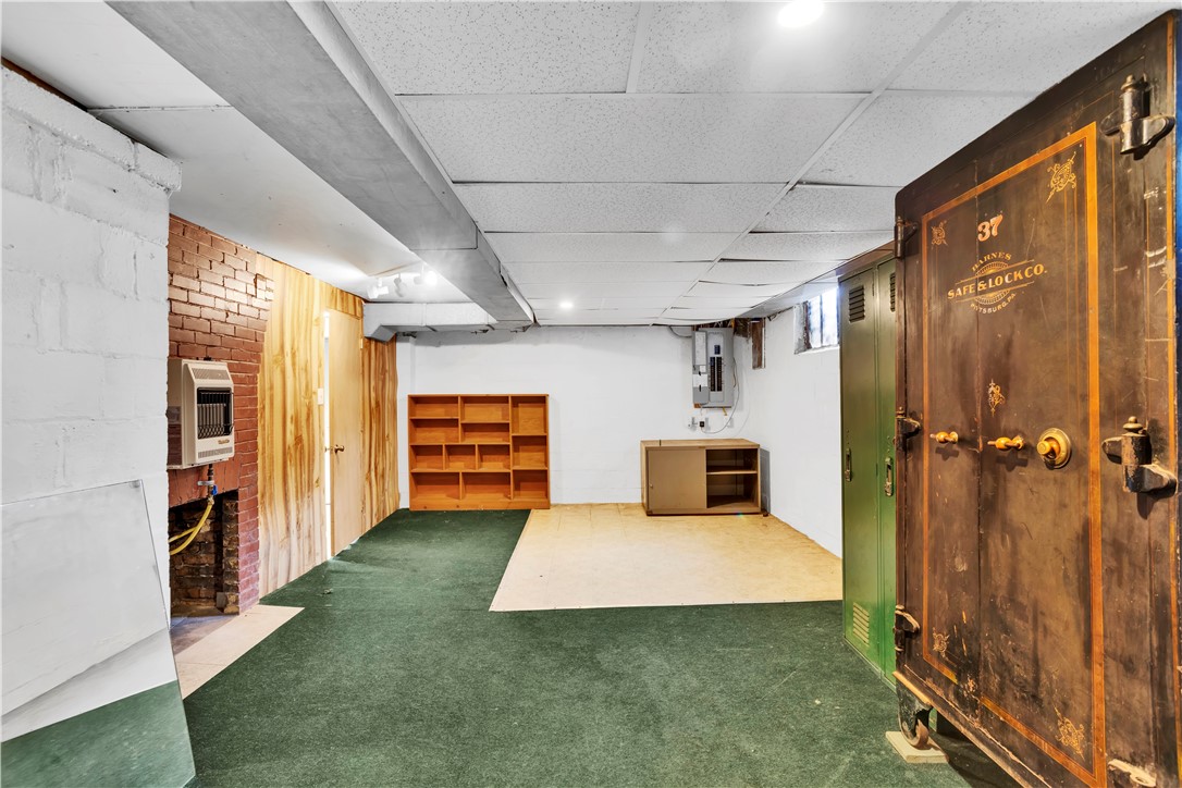 1405 Perry Hwy