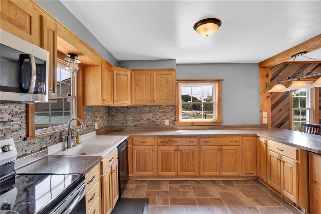 1405 Perry Hwy