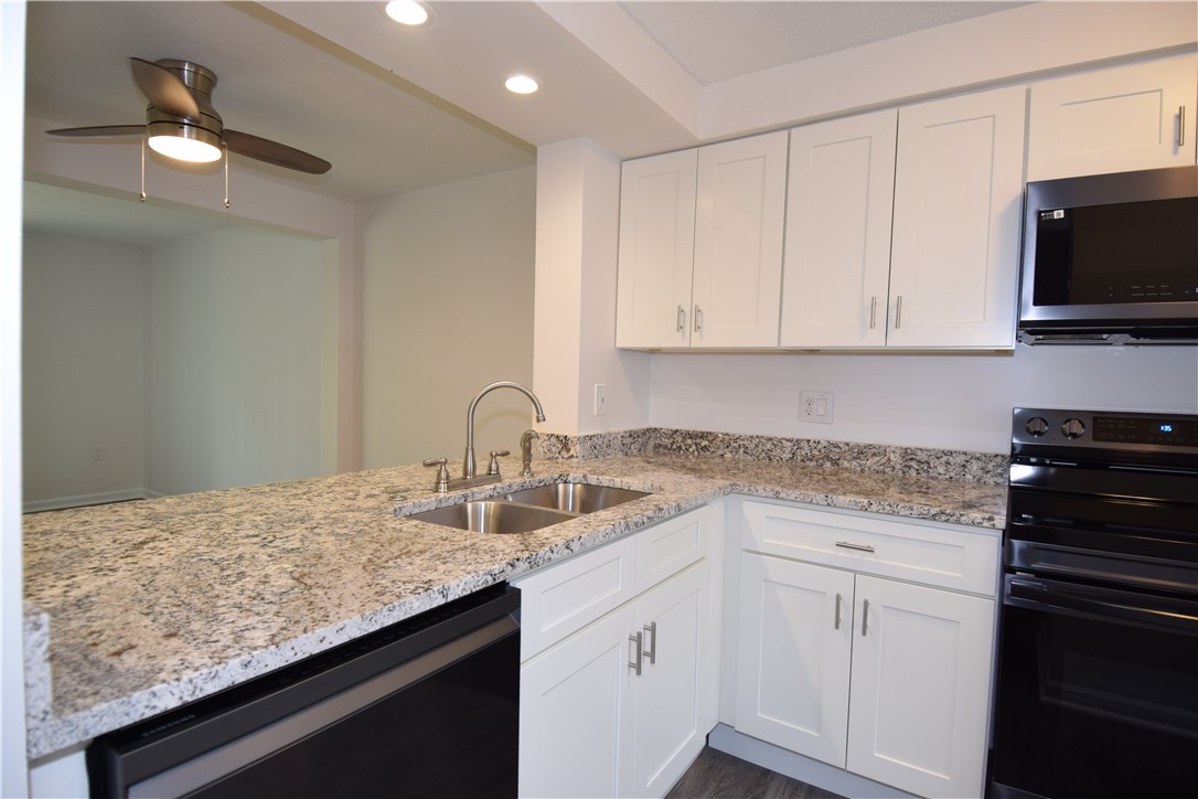 7005 Lafayette Square