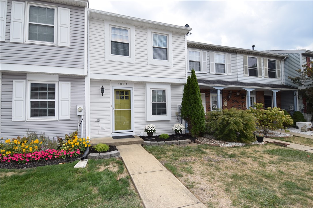 7005 Lafayette Square