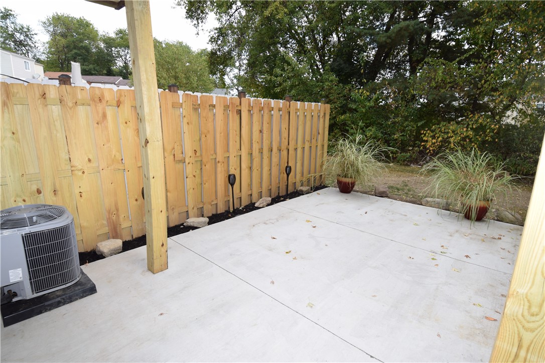 7005 Lafayette Square