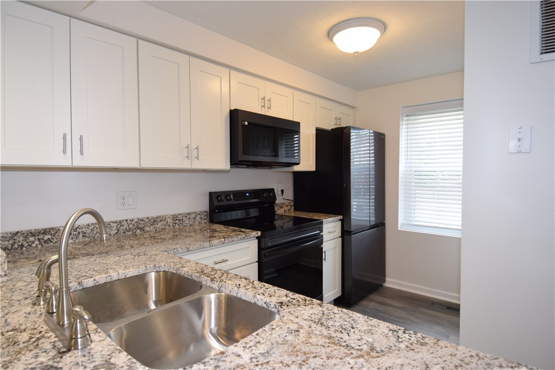 7005 Lafayette Square