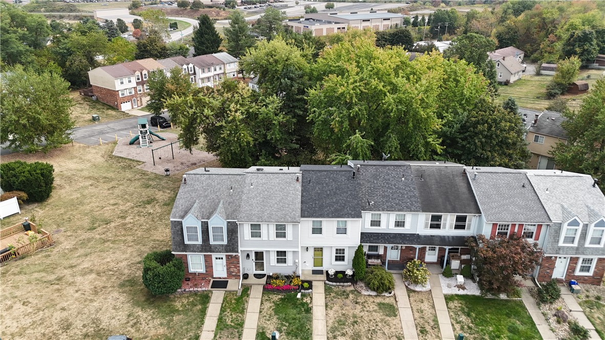 7005 Lafayette Square