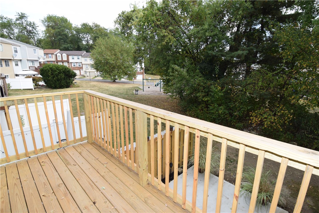 7005 Lafayette Square