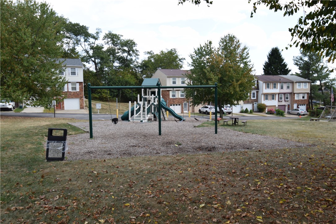 7005 Lafayette Square