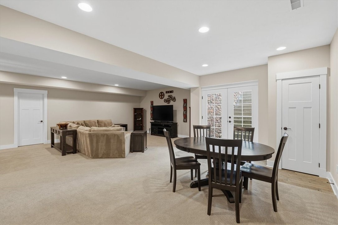 303 Groomes Ct