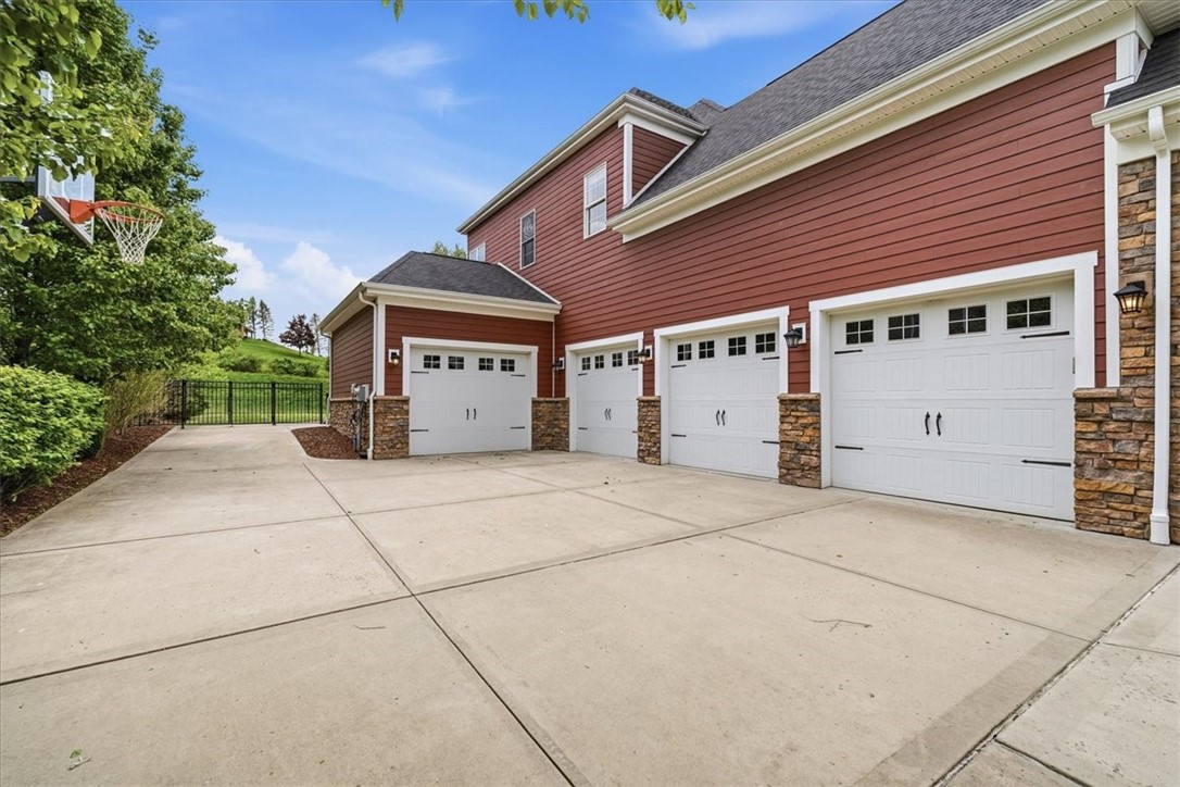303 Groomes Ct