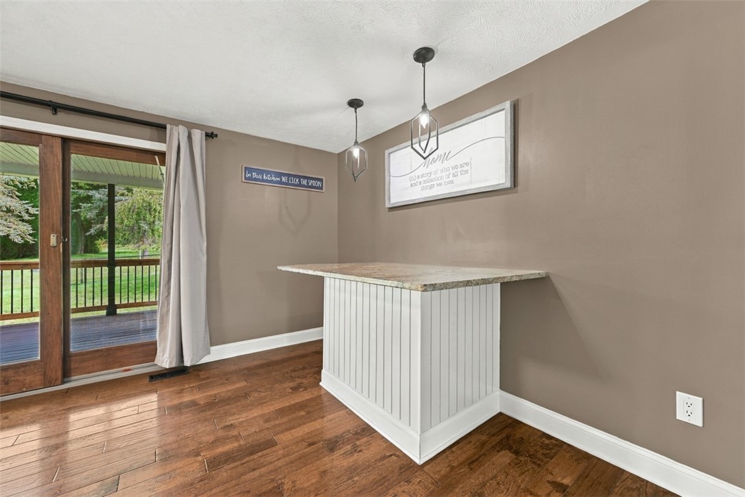 98 Sunridge Dr