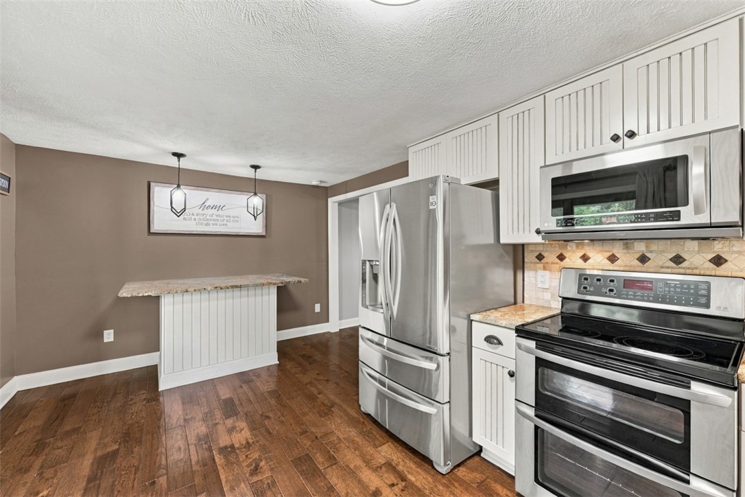 98 Sunridge Dr