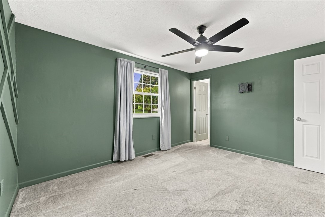 98 Sunridge Dr