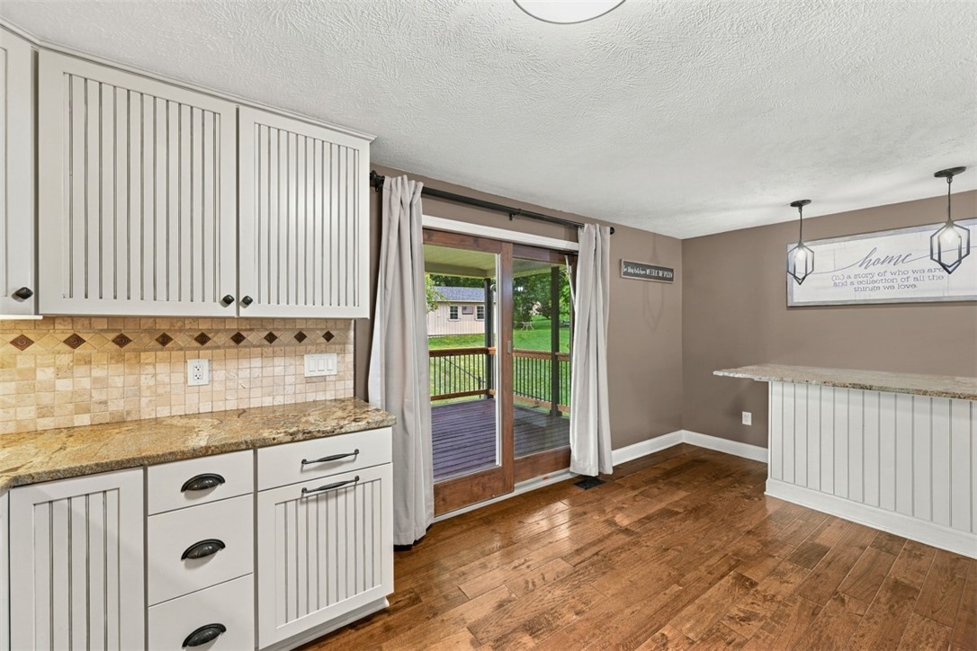 98 Sunridge Dr
