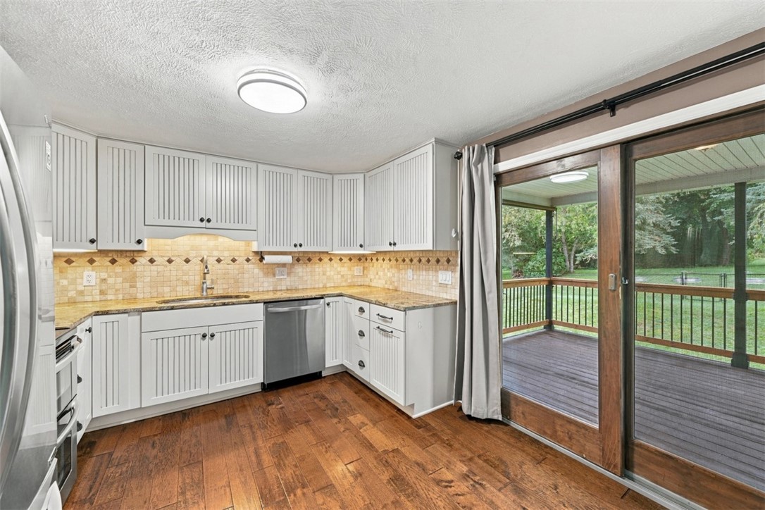 98 Sunridge Dr