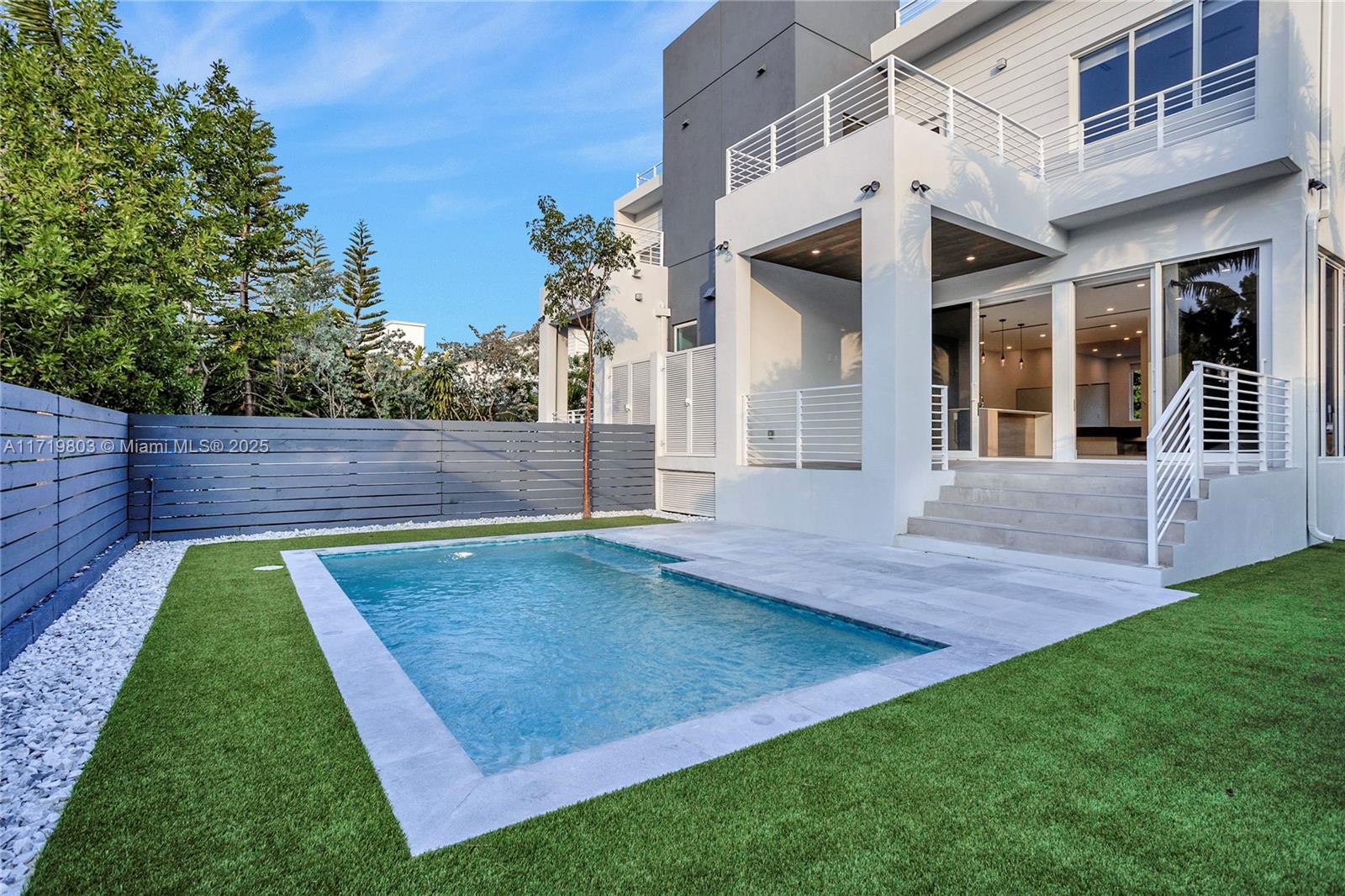 454 Fernwood Rd