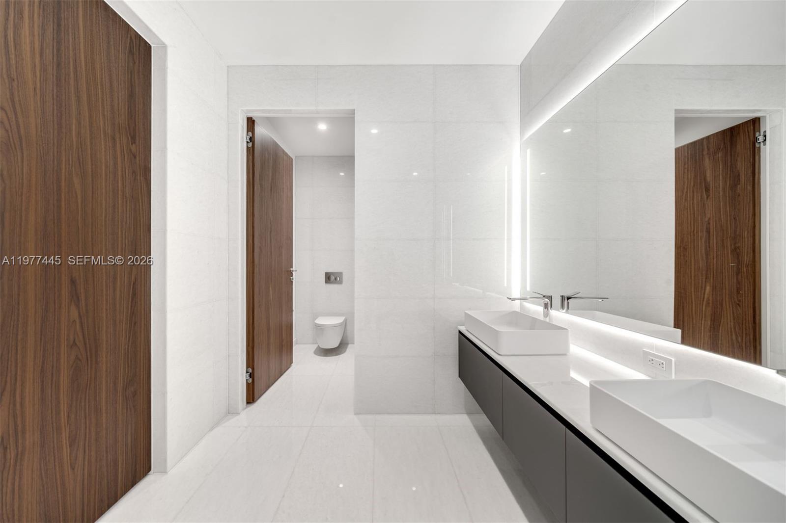 5 GROVE ISLE DR # M403