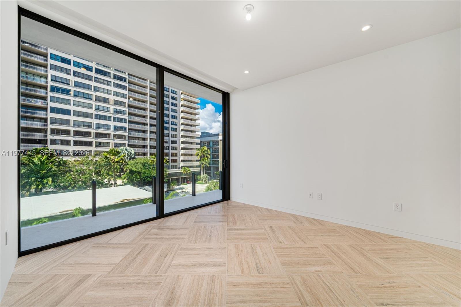 5 GROVE ISLE DR # M403