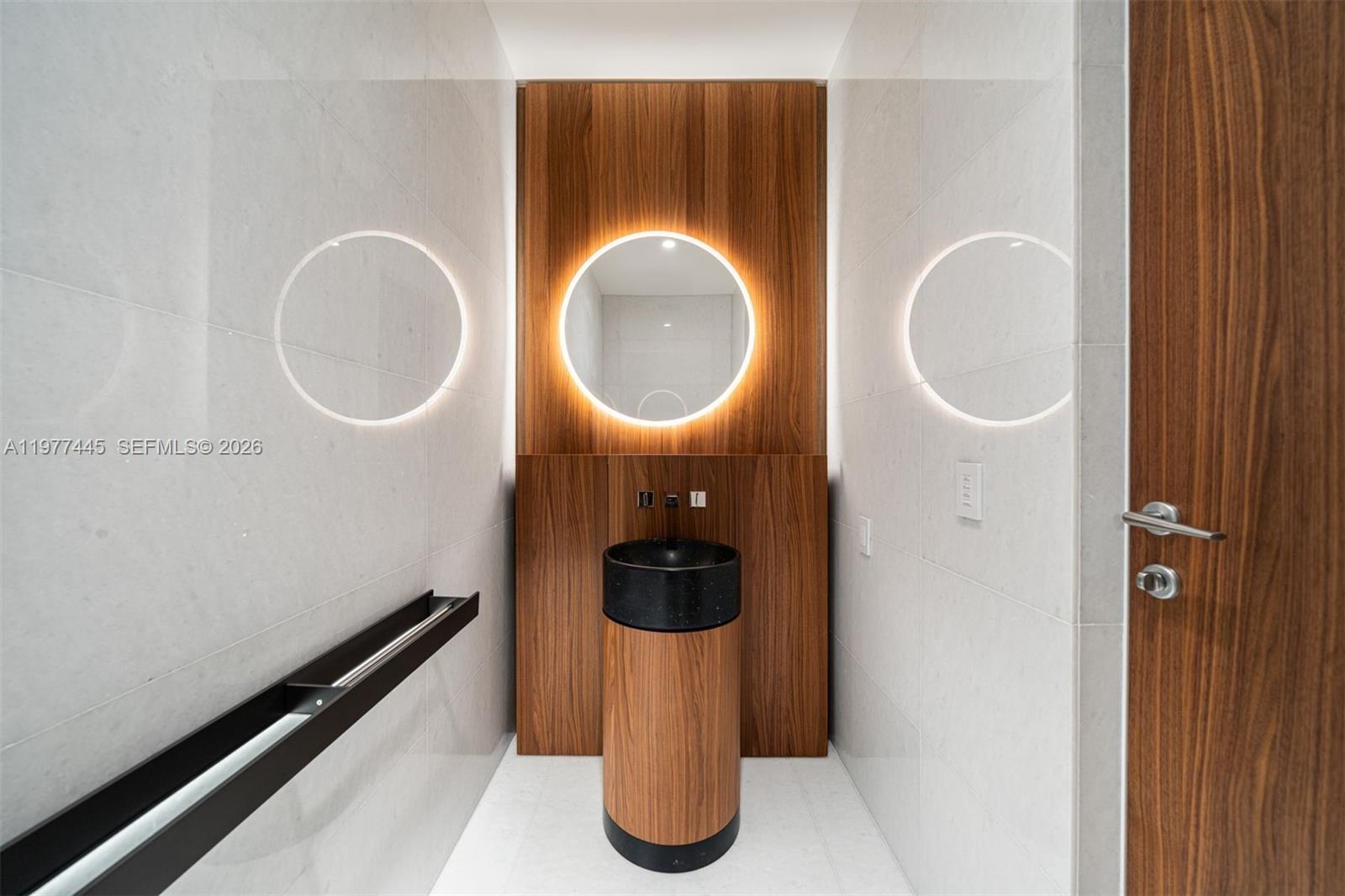 5 GROVE ISLE DR # M403