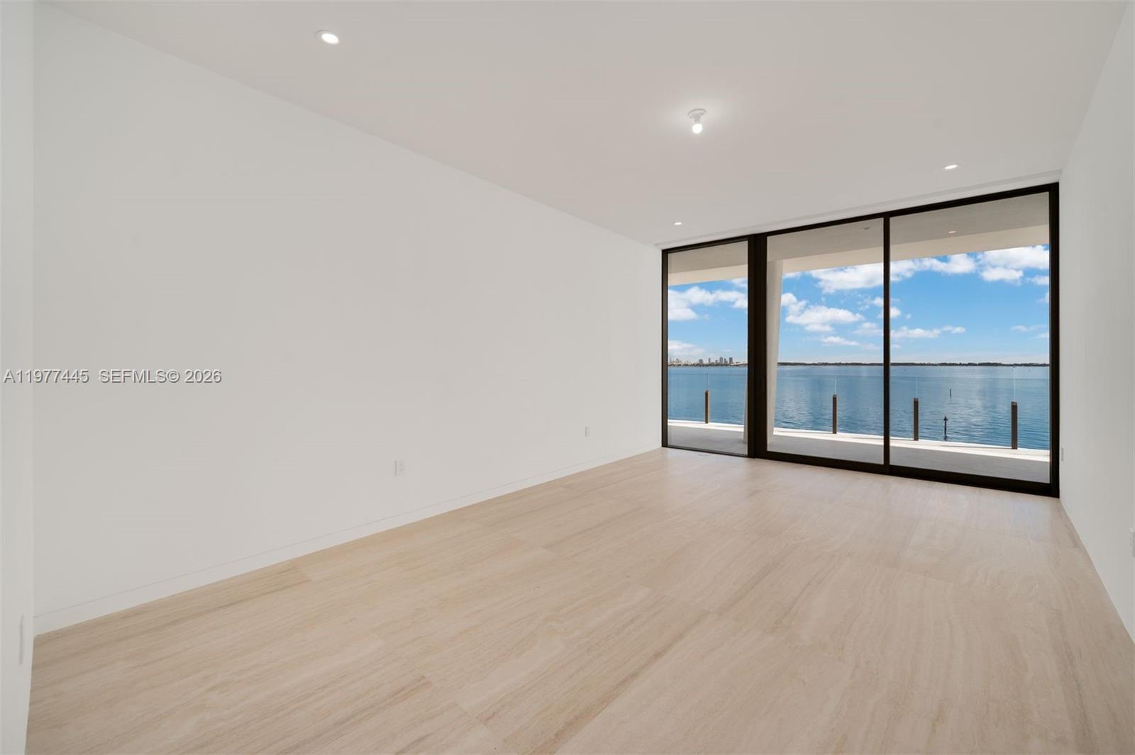 5 GROVE ISLE DR # M403