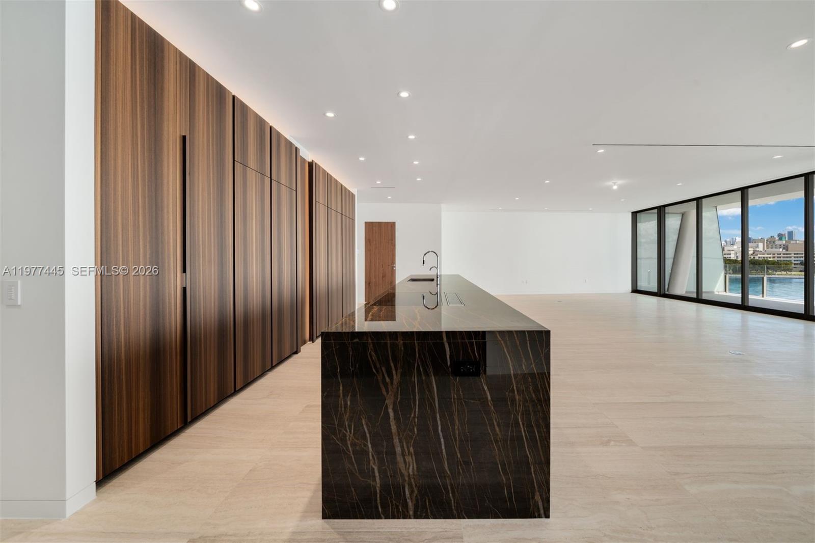 5 GROVE ISLE DR # M403