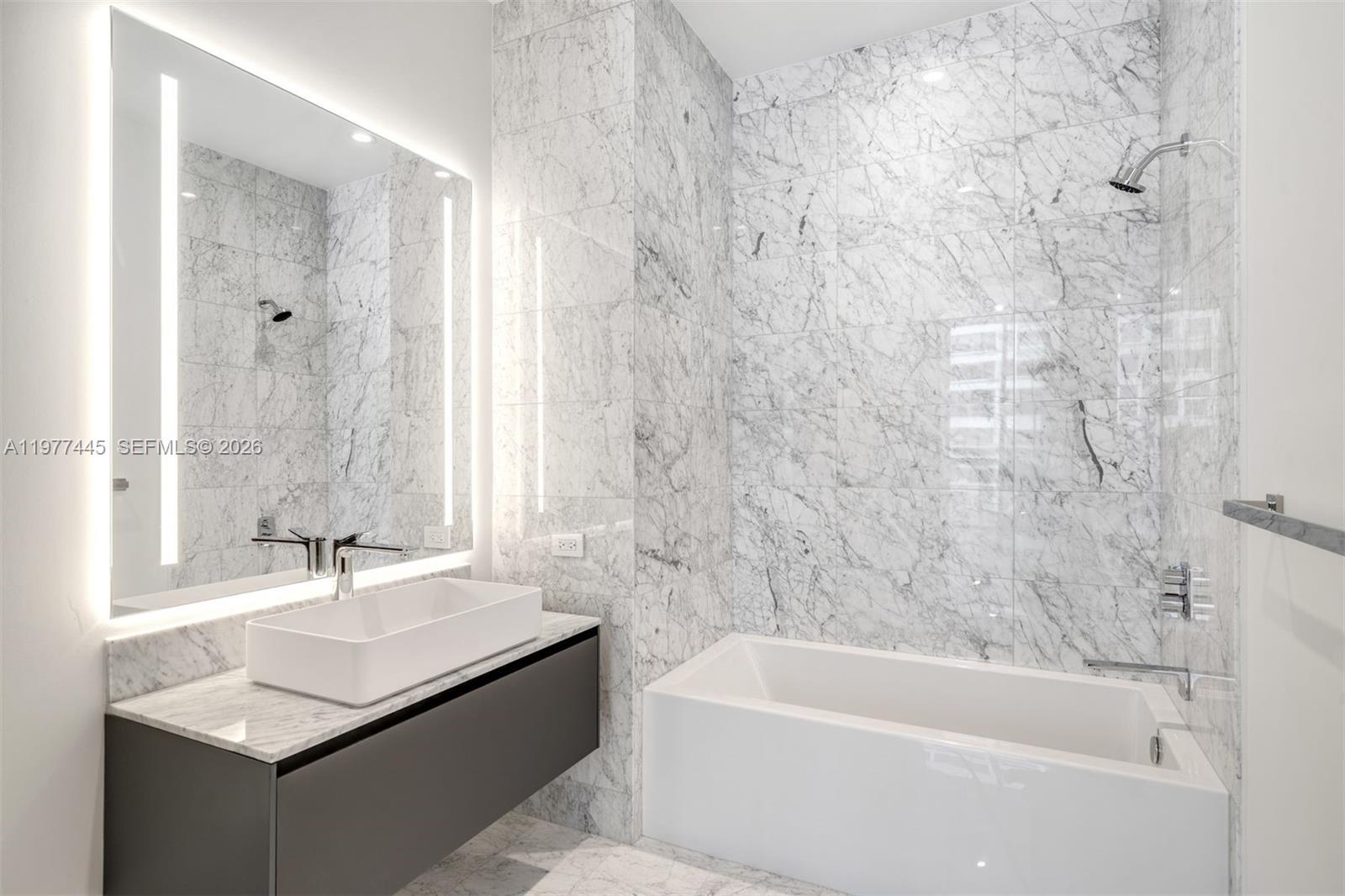 5 GROVE ISLE DR # M403