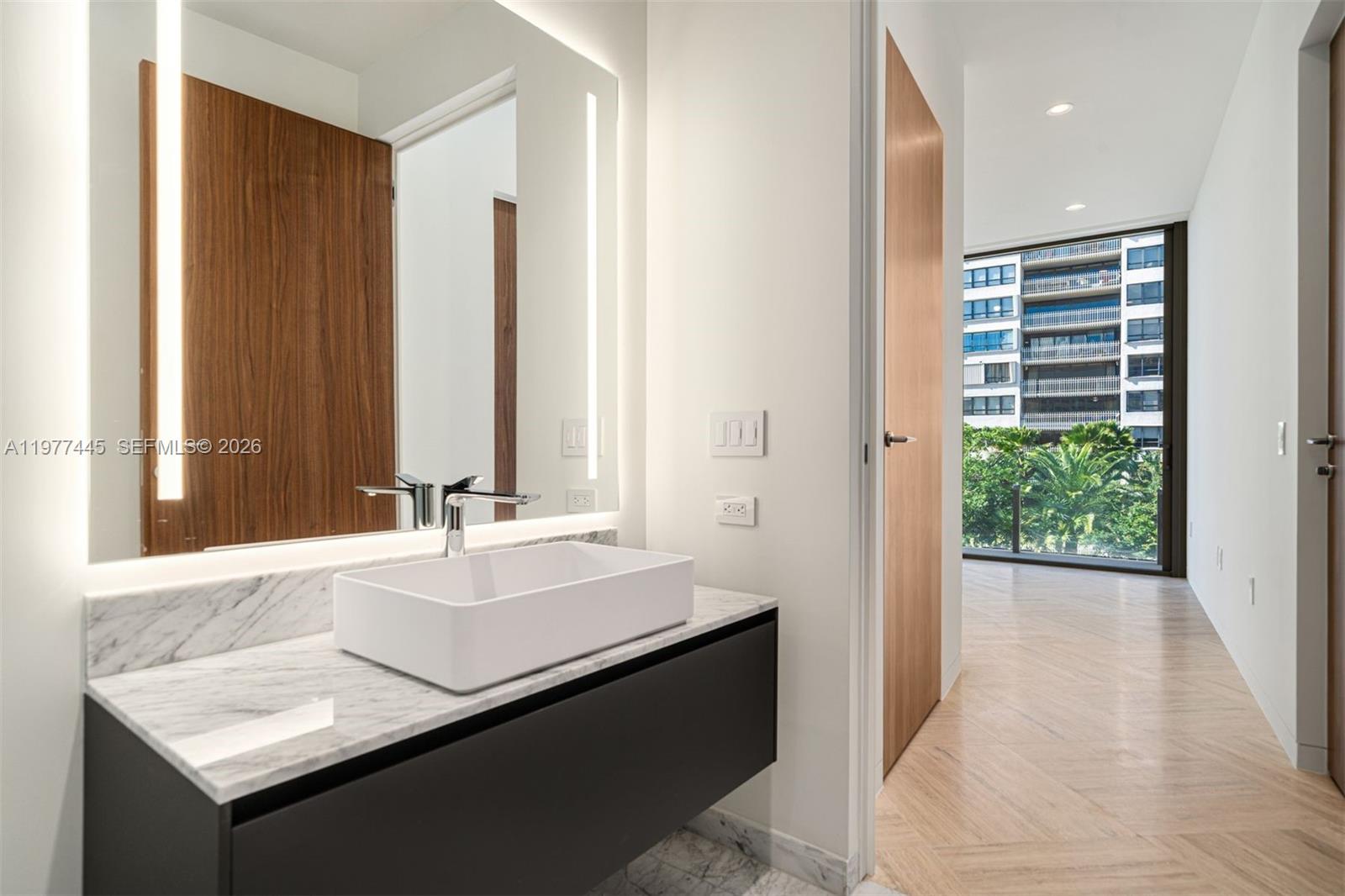 5 GROVE ISLE DR # M403